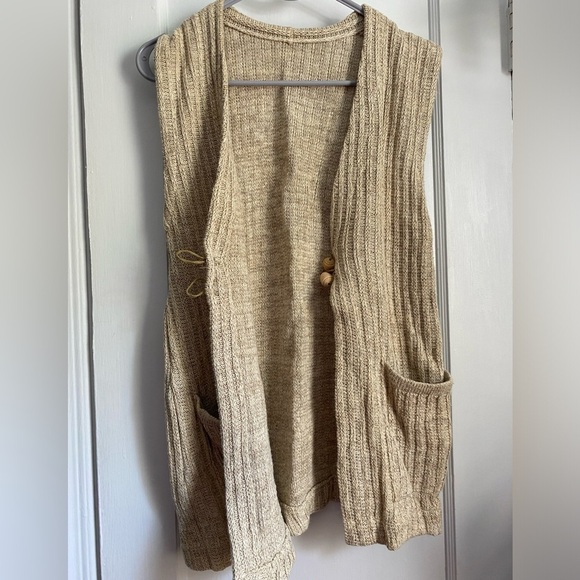 Knit Sweater Vest Front Button and Pockets - Picture 3 of 7